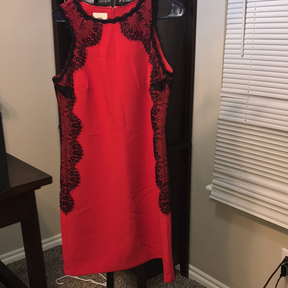 Donna Morgan red dress with black lace details. - Picture 3 of 7